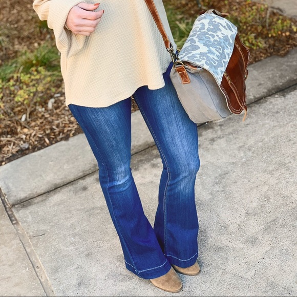 ✨LAST ONE✨Bestselling Pull On Flare Jeans - Picture 5 of 8